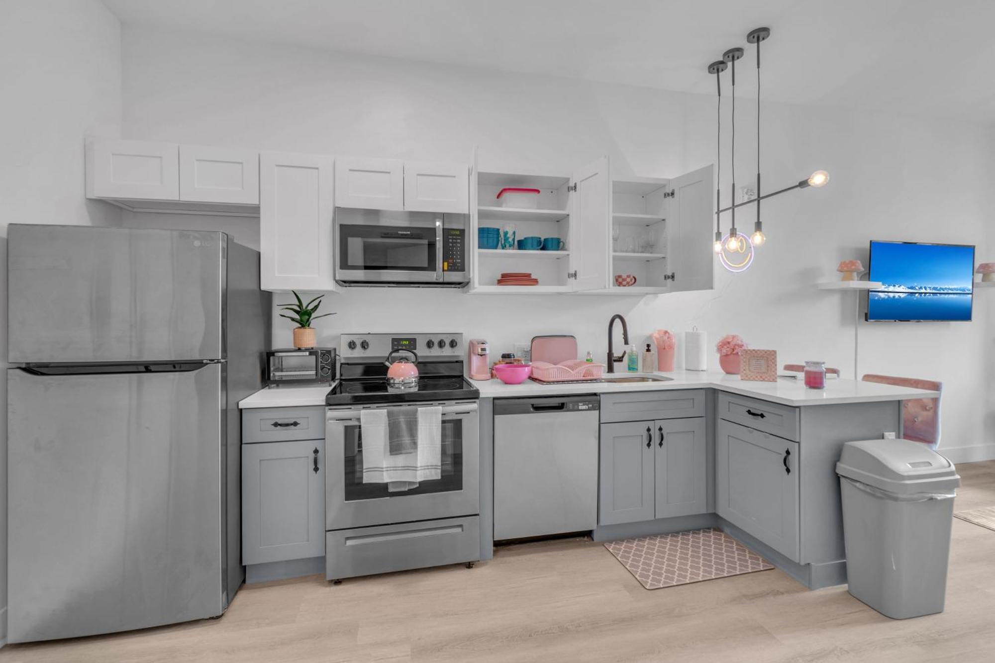Pink Heaven Indoor Pool, Free Parking, Near Nyc Apartment Elizabeth Exterior foto