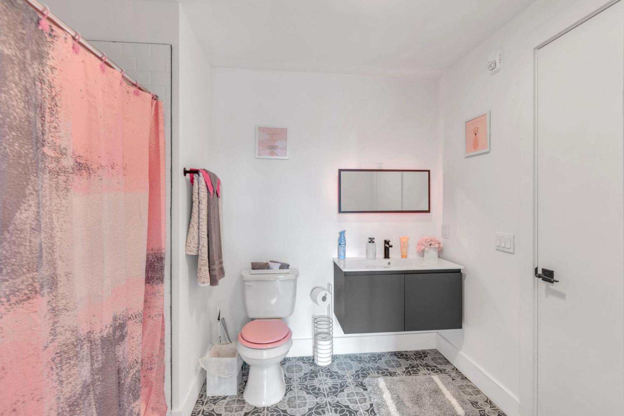 Pink Heaven Indoor Pool, Free Parking, Near Nyc Apartment Elizabeth Exterior foto