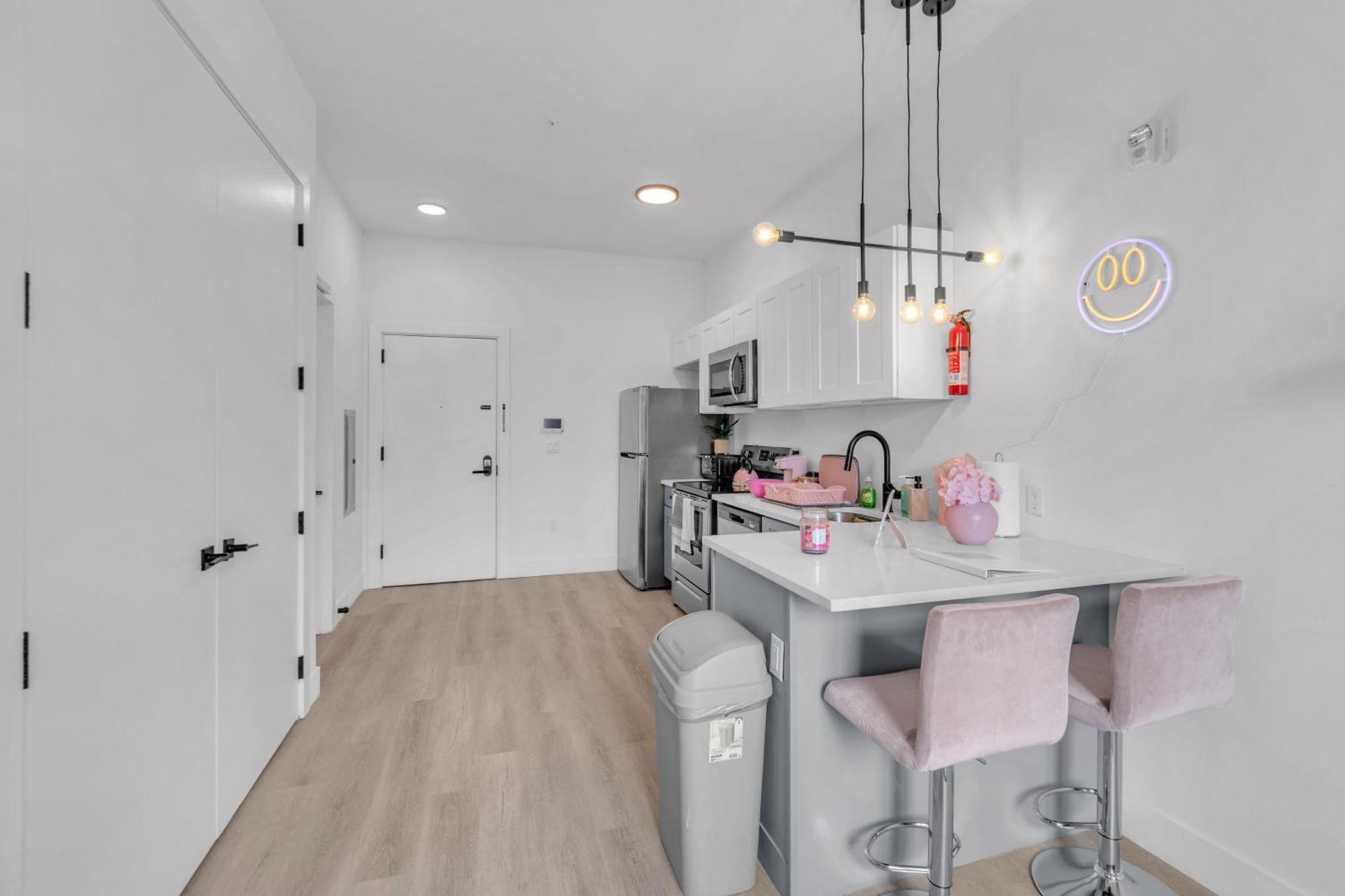 Pink Heaven Indoor Pool, Free Parking, Near Nyc Apartment Elizabeth Exterior foto