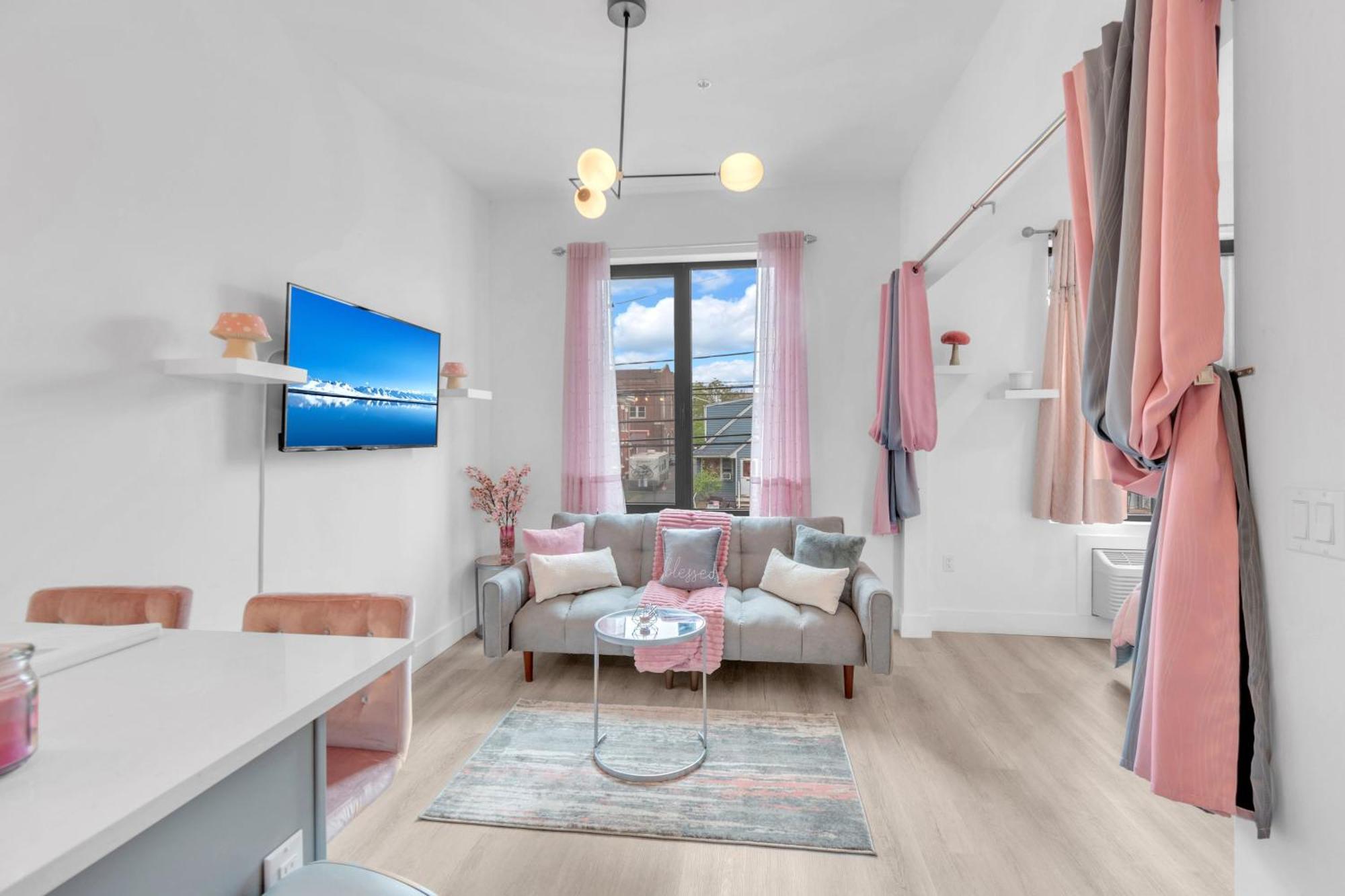 Pink Heaven Indoor Pool, Free Parking, Near Nyc Apartment Elizabeth Exterior foto