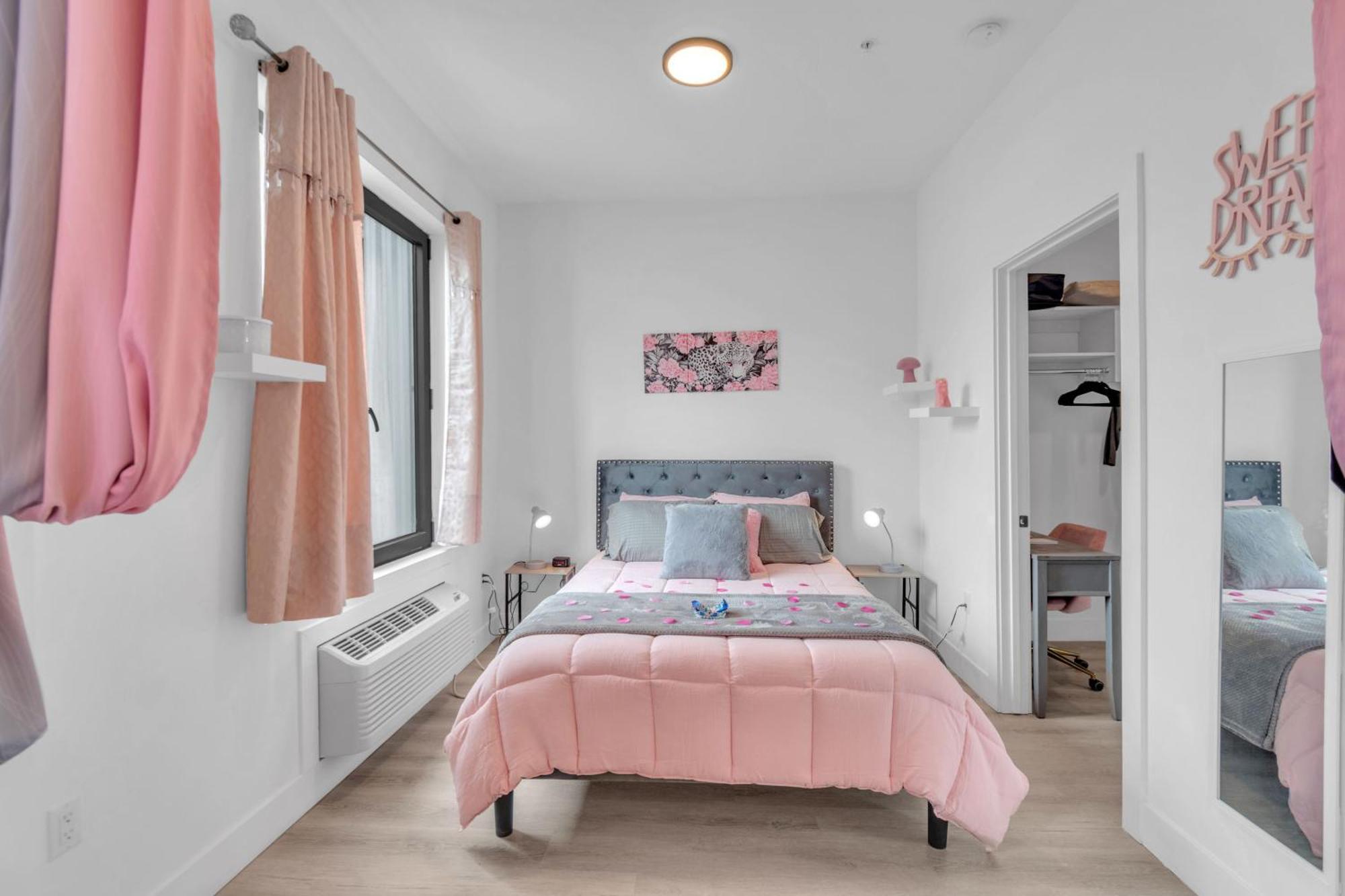 Pink Heaven Indoor Pool, Free Parking, Near Nyc Apartment Elizabeth Exterior foto