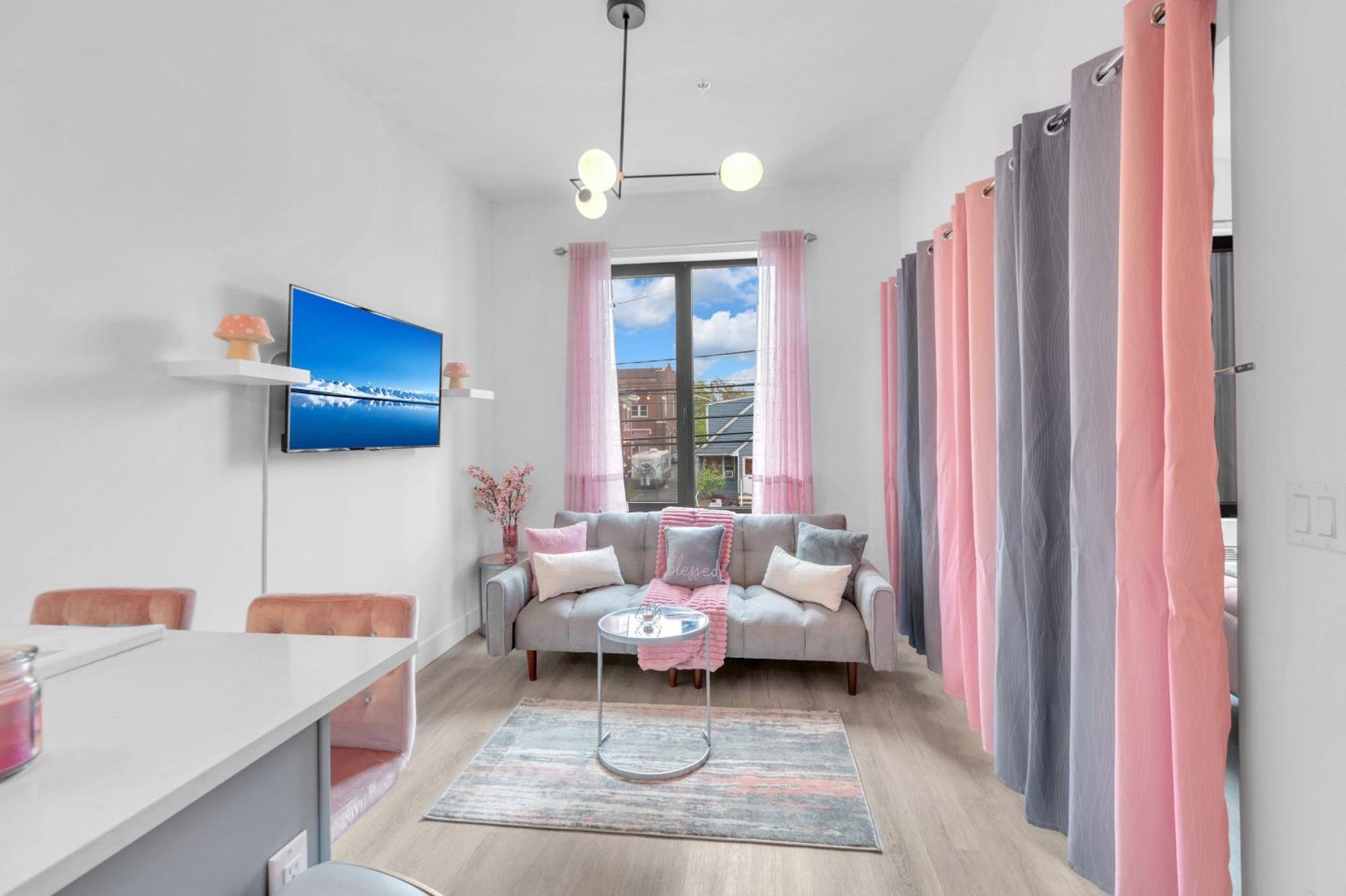 Pink Heaven Indoor Pool, Free Parking, Near Nyc Apartment Elizabeth Exterior foto