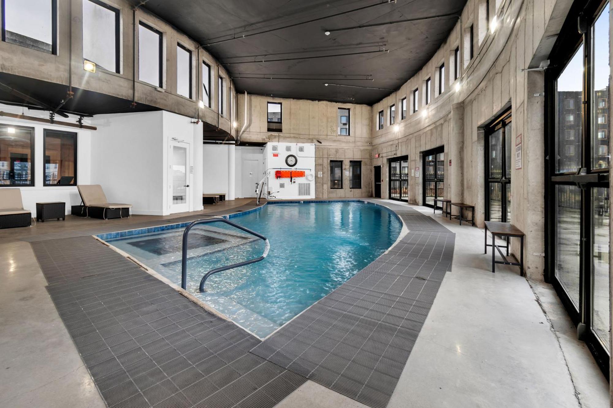 Pink Heaven Indoor Pool, Free Parking, Near Nyc Apartment Elizabeth Exterior foto