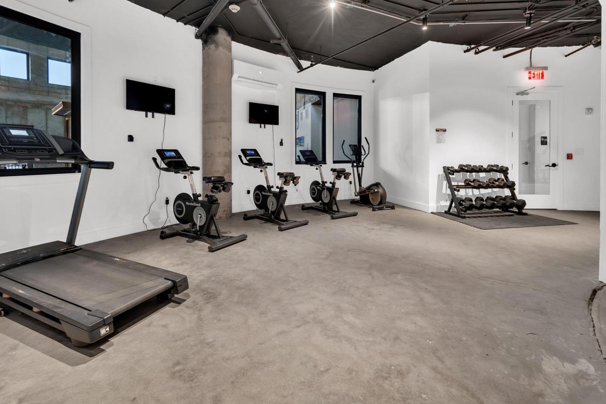 Pink Heaven Indoor Pool, Free Parking, Near Nyc Apartment Elizabeth Exterior foto